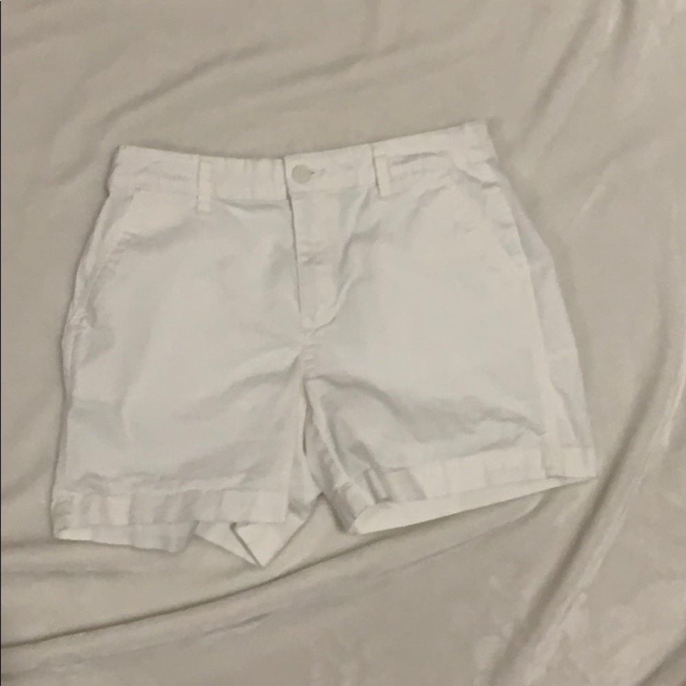 Perfect white shorts ☁️